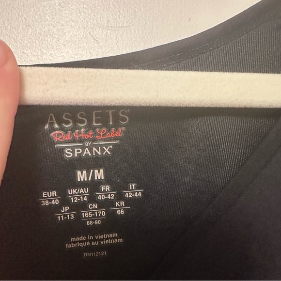 SPANX Love Your Assets Medium Black Tank Top
Cami ~ Slimming Shapewear - Picture 5 of 6